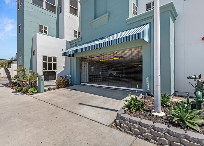 Beach House Inn&Suites